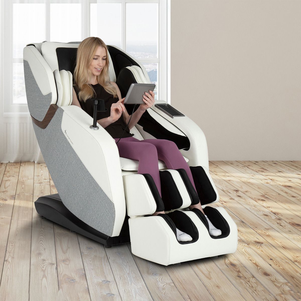 Human Touch Rove Massage Chair -New